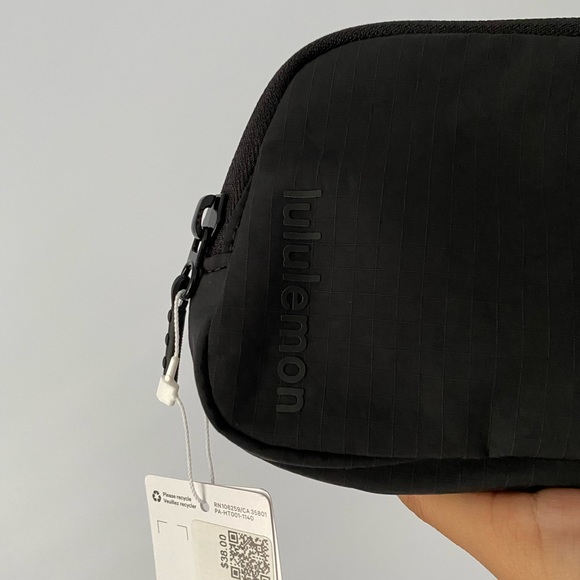 Lululemon everywhere belt bag black - Picture 3 of 4